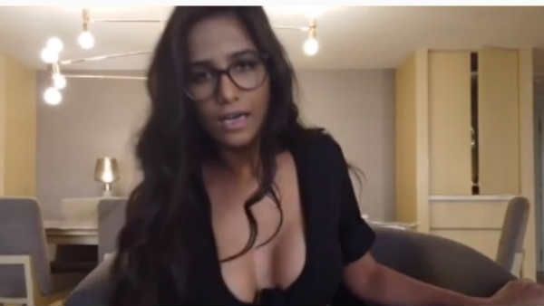 சுய இன்பம் காணும் வீடியோவை வெளியிட்ட பிரபல நடிகை.. பரபரக்கும் இன்ஸ்டாகிராம்!