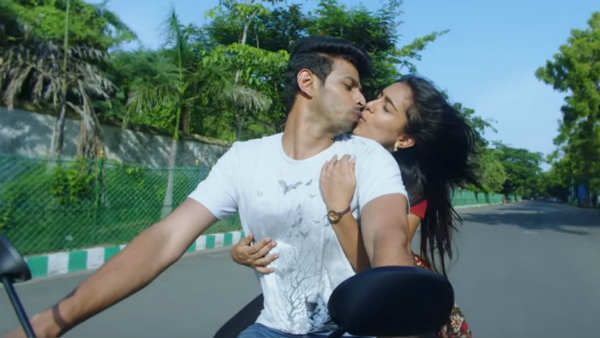 பப்பி த்ரில்லிங் பைக் கிஸ்… யூடியூபில் ட்ரெண்டான ட்ரெய்லர்