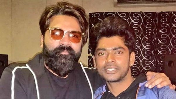 அலேகா தூக்கி.. கட்டிப்பிடிச்சு முத்தம்.. சாண்டி, தர்ஷனுக்கு எஸ்டிஆர் கொடுத்த சர்ப்ரைஸ் கிப்ட்!