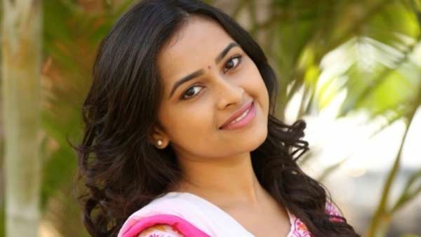 ஏதோ நினைவுகள் கனவுகள் மலருதே.... போட்டோக்களை வெளியிட்ட ஸ்ரீதிவ்யா