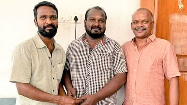 வெற்றியை கொண்டாடும் வெற்றிமாறன், தங்க நாணயம் பரிசளித்தார்