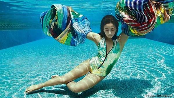 படு கவர்ச்சியில் ஆலியா.. நீருக்கடியில் எப்படி போஸ் கொடுத்திருக்கிறார் பாருங்க!