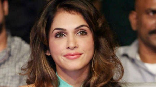 'அந்த சூப்பர்ஸ்டார் நடிகர் என்னை படுக்கைக்கு அழைத்தார்'.. ஷாக் கொடுக்கும் விஜய் ஹீரோயின்!