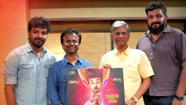 உம்முனு.. கம்முனு.. ஜம்முனு.. விஜய் அப்பா கிட்ட இருந்து இப்படியொரு அடல்ட் படமா?