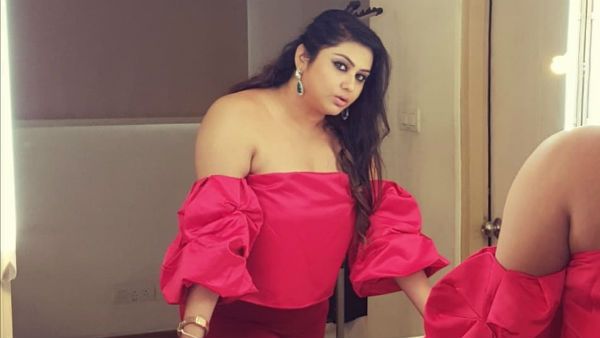 அட.. நம்ம நமீதாவா இது.. எப்படி இருந்தவர் இப்படி ஆயிட்டாரே!