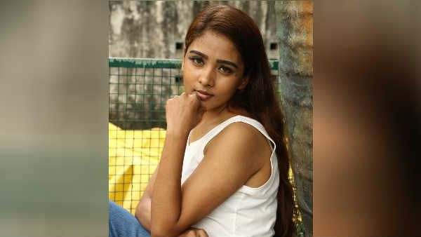 ஃபேஸ்புக் மூலம் கிடைத்த சினிமா வாய்ப்பு! - இயக்குநர் மீது சந்தேகப்பட்ட புதுமுக நடிகை