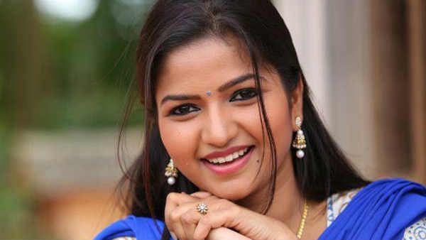 ஆஸ்திரேலிய தொழிலதிபருடன் காதல்.. 2வது திருமணத்திற்கு தயாராகும் பிரபல நடிகை.. விரைவில் டும்டும்டும்!