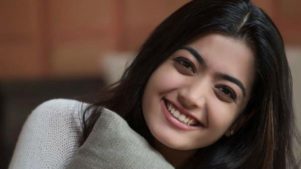 அந்த விஜய்யுடன் சேர்த்து மீம்ஸ் போட்ட நெட்டிசன்.. பொட்டில் அடித்தது போல் பதிலடி கொடுத்த நடிகை!