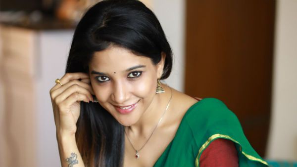 உன்ன கண்ணு வச்சுட்டேன்.. சுத்தி போட்டுக்கோ.. யாருக்கு இந்த கமென்ட்ஸ்னு பாருங்க!