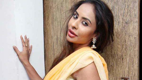 என்ன செய்வேன்னு சொல்ல மாட்டேன்.. யூட்யூப் சேனல்களுக்கு ஸ்ரீரெட்டி வார்னிங்!