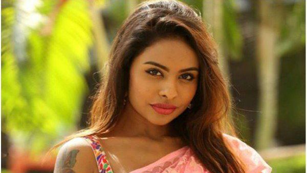 விஷாலின் ஆக்ஷன் படம் எப்படி இருக்கு.. ஸ்ரீரெட்டியின் விமர்சனத்த பாருங்க!