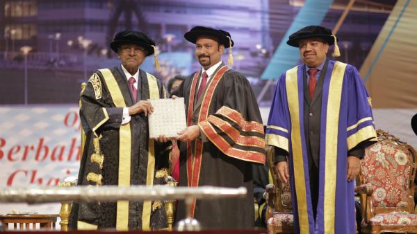 சமூகசேவையைப் பாராட்டி.. லைகா சுபாஸ்கரனுக்கு கௌரவ டாக்டர் பட்டம்.. மலேசிய பல்கலைகழகம் வழங்கியது!