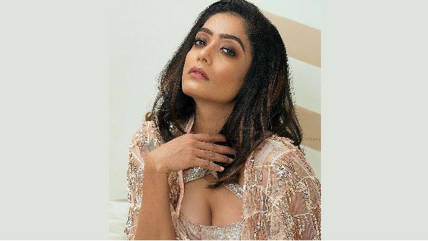 மீண்டும் கிளாமர் பாணத்தை வீசிய பிக்பாஸ் அபிராமி.. வைரலாகும் புகைப்படம்!