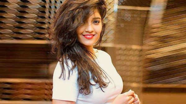 “ஒருத்தர் பத்தாது.. 5 பேரை திருமணம் செய்து கொள்வேன்”.. அமலாபால் மாதிரியே சர்ச்சையில் சிக்கிய நடிகை!