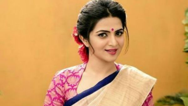 “இதுதான் அந்த ரகசியம்..” திருமண முறிவு பற்றி விருது மேடையில் உருக்கமாகப் பேசிய பிரபல தொகுப்பாளினி!