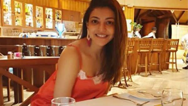 கிடைத்த கேப்பில் ஜாலி ட்ரிப்... மாலத்தீவில் காஜல்...கூட யாரு இருக்கா பாருங்க?