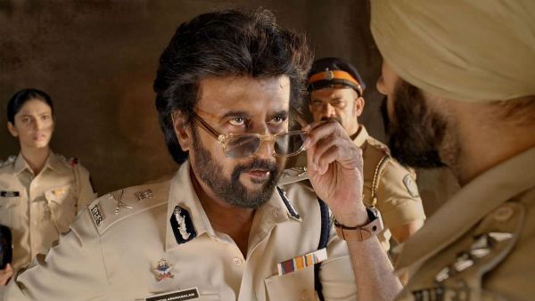 கபாலிக்குப் பிறகு வானில் பறக்க வரும் தர்பார்.. ரஜினி ரசிகர்கள் குஷி