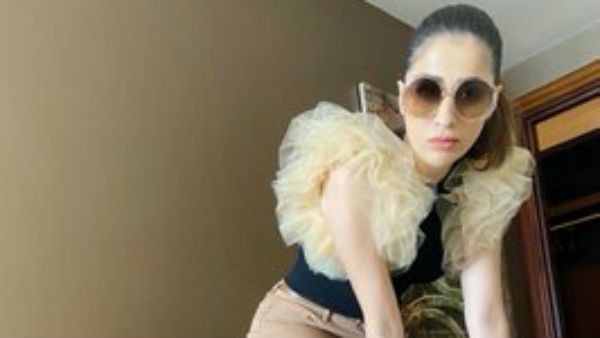 ப்பா.. பால்கோவா.. புத்தாண்டு வாழ்த்து சொன்ன நடிகையின் காலைப் பார்த்த ஜொள்ளும் ஃபேன்ஸ்!