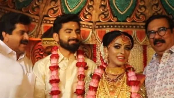 பிரபல சீரியல் நடிகை மகாலட்சுமிக்கு திருமணம்.. நீண்டநாள் காதலரை கரம் பிடித்தார்!