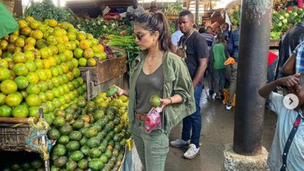 கண்ணு ரெண்டையும் நோண்டி போடுவேன் நோண்டி... தளபதி ஹீரோயின் தான்சான்யாவில் ஷாப்பிங்... வைரல் ஸ்டில்