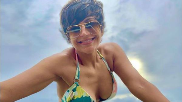 அவங்களா இது? புக்கட்டில் மந்திரா எக்சர்சைஸ்... இன்ஸ்டாவைத் தெறிக்க விடும் ஆச்சரிய ஸ்டில்ஸ்...