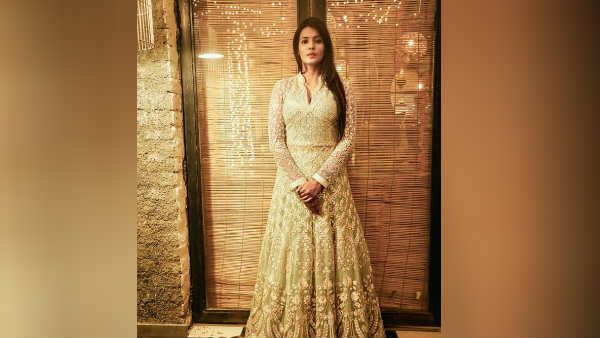 நான் எதை தொட்டாலும் தங்கமாயிடும்.. அப்போ அதை தொடுங்க.. நடிகையை வெளுத்து வாங்கிய நெட்டிசன்ஸ்!