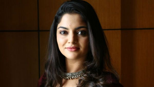 கார்த்தி மாதிரி ஒருத்தரைப் பார்த்ததே இல்லை.. உருகும் நிகிலா விமல்