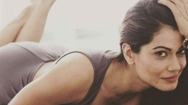 நேரு குடும்பம் குறித்து சர்ச்சைக் கருத்து.. பிரபல நடிகைக்கு 8 நாள் போலீஸ் கஸ்டடி!