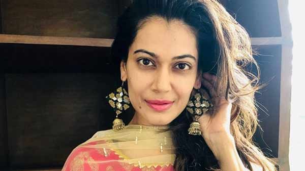 ஜவஹர்லால் நேரு குடும்பம் குறித்து சர்ச்சை கருத்து... பிரபல நடிகை அதிரடி கைது! பரபரப்பில் பாலிவுட்!