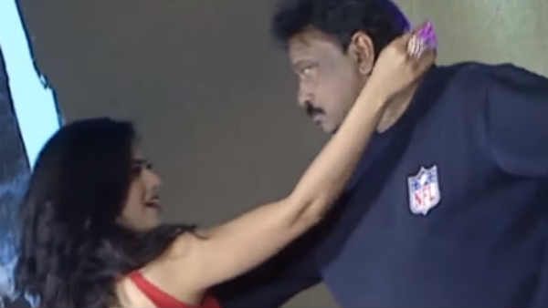 பியூட்டிபுல்.. ஹீரோவை தள்ளி விட்டு ஹீரோயினுடன் நடனமாடிய சர்ச்சை இயக்குநர்.. வைரலாகும் வீடியோ!