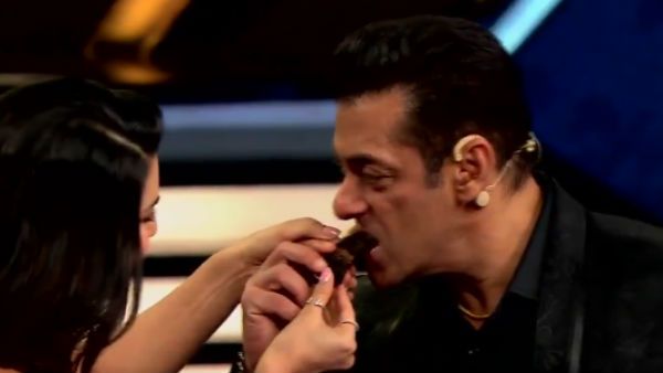 அடேங்கப்பா! இது புது ரூட்டா இருக்கே.. சல்மான் கானுக்கு கேக் ஊட்டிய சன்னி லியோன்.. வைரலாகும் வீடியோ!