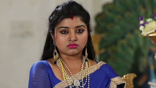 நடிகை மகாலட்சுமி ஈஸ்வர் கள்ளக்காதல் விவகாரம்.. சீரியலுக்கு என்ட்கார்டு? தீயாய் பரவும் தகவல்!