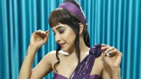 இது புடவையா.. மாடர்ன் டிரெஸா? ஸ்ட்ராப்லெஸ் ஜாக்கெட்.. நடுவுல மாராப்பு.. என்ன இப்படி ஆயிட்டிங்க!