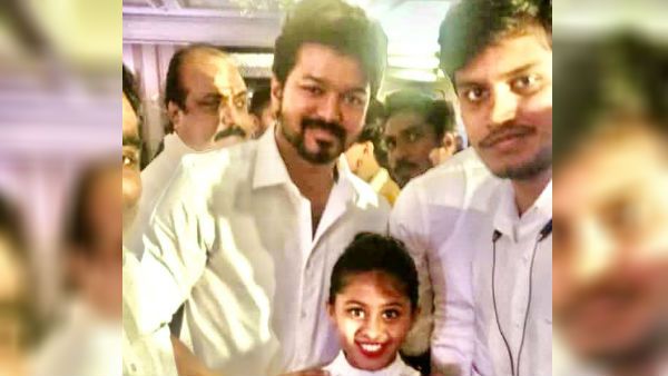 நிச்சயதார்த்த நிகழ்ச்சியில் அசத்தலாய் பங்கேற்ற நடிகர் விஜய்.. யாருடையதுன்னு பாருங்க!