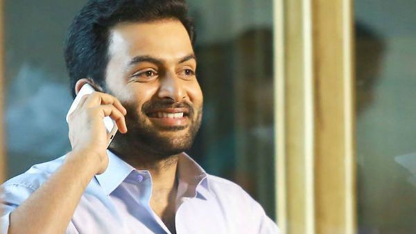 காதல் மனைவிக்கு கதை தெரியுமா சாரே..? முதல் காதலியின் பெயரை பொசுக்கென்று வெளியிட்ட ஹீரோ