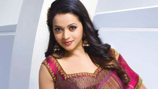 மூடப்பட்ட அரங்குக்குள் திடீர் தீ... பாவனா நடிக்கும் பட ஷூட்டிங்கில் பரபரப்பு... உயிர் தப்பிய ஹீரோ