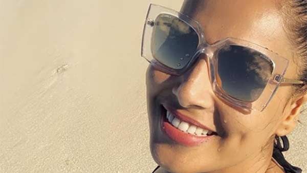 முன்னழகு தெரிய ஹாட் பிகினி செஃல்பி... கழுத்து வலிக்கலையா தாயி? பிபாஷாவை வம்பிழுத்த ரசிகர்கள்