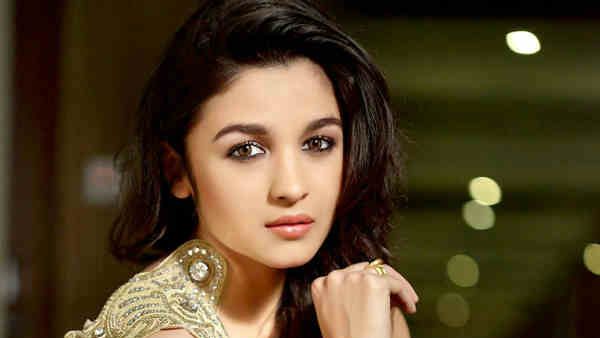 லேடி கேங்ஸ்டர்.. கெட்ட வார்த்தை கத்துக்க டியூசன் போறாங்களாம் ஆலியா பட்.. எல்லாம் எதுக்கு தெரியுமா?