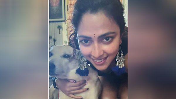 என்னது அமலா பால் டிரெஸ் போடலையா.. நல்லா பாருங்க.. வைரலாகும் இன்ஸ்டாகிராம் போட்டோ!