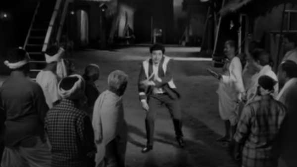 தலைவி படத்துலையும் தலைவா தான் கெத்து.. பாராட்டுக்களை அள்ளும் எம்.ஜி.ஆர் ஃ,பர்ஸ்ட் லுக் டீசர்!