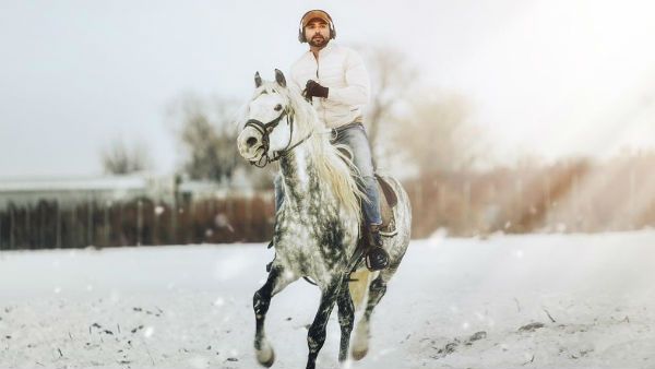 கஜகஸ்தானில் கடகட குதிரை சவாரி .. அருண்விஜய் லேட்டஸ்ட் போஸ்ட்!