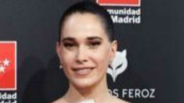 வெற்றி பெற்ற சந்தோஷத்தில் குதித்த நடிகை.. டிரெஸ் கழண்டு விழுந்து எல்லாமே தெரிஞ்சுடுச்சு!