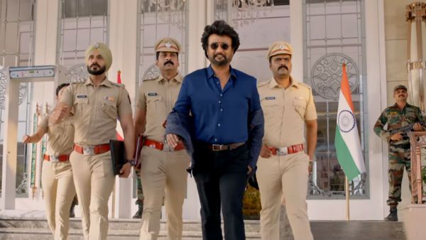 கொஞ்சம்கூட பிசிறடிக்காம ஜெட் வேகத்துல போகுது முதல் பாதி.. ஆனாலும் டொக்கு.. நெட்டிசன்ஸ் ரிவ்யூஸ்!