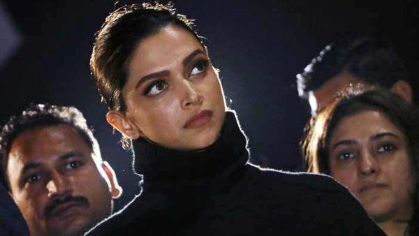 ஹீரோக்களை விட ஹீரோயின்களுக்கே முதுகு தண்டு இருக்கிறதா.. புயலை கிளப்பிய தீபிகாவின் ஜே.என்.யூ விசிட்!