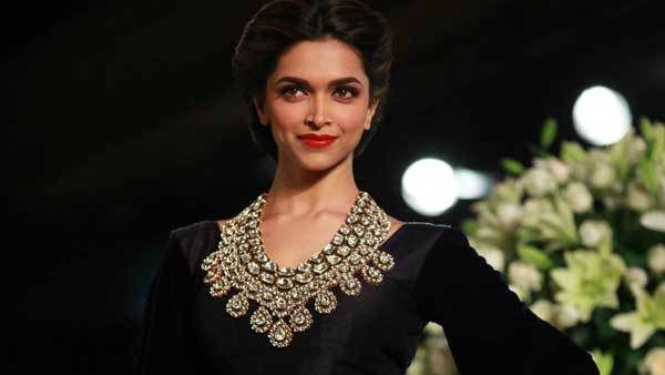 ரீலில் மட்டுமில்ல ரியலிலும் தீபிகா படுகோனே போல்டு தான்.. பிரபல தமிழ் நடிகை பாராட்டு!