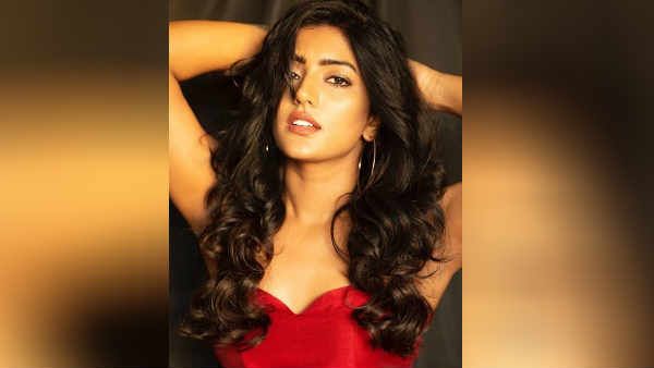 ஊட்டி ஆப்பிள் இஷா ரிப்பா.. க்ளாமர் போட்டோஸ்.. ரசிகர்கள் லைக்