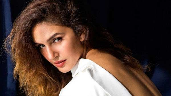 பாலிவுட் இயக்குநருடன் தாறுமாறாக ரொமான்ஸ் செய்யும் சூப்பர்ஸ்டார் ஹீரோயின்! வலிமையிலும் இவங்கதானா?