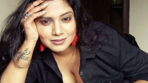 அட.. பஜ்ஜி போட்ட ஆன்ட்டியா இது.. நம்பவே முடியல.. என்னா கிளாமர்.. என்னா செக்ஸி.. ப்பா.. செம!