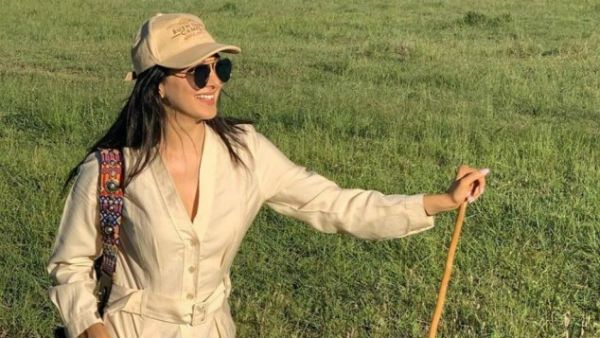 காதல் ஹீரோவுடன் ரகசிய டூர்... ஒரே லொகேஷனில் இருந்தபடி தனித்தனி போட்டோ... ஆனாலும் சிக்கிய ஹீரோயின்