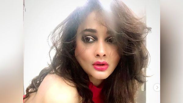 என்னதிது.. எல்லாமே தெரியுது.. உடம்புக்கு ஏத்த மாதிரி உடுத்துங்க.. நடிகையால் கடுப்பான நெட்டிசன்ஸ்!